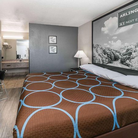 Super 8 By Wyndham Arlington Near At&T Stadium Екстер'єр фото