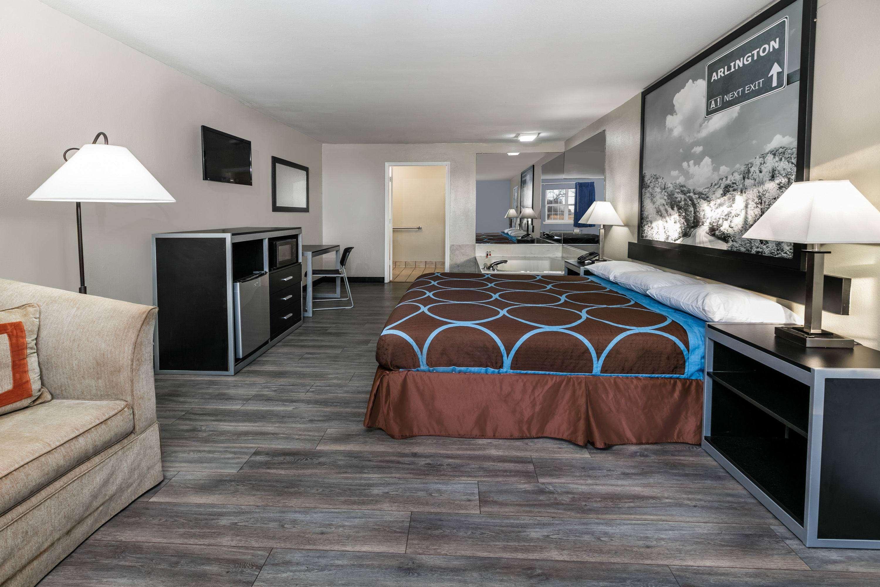 Super 8 By Wyndham Arlington Near At&T Stadium Екстер'єр фото