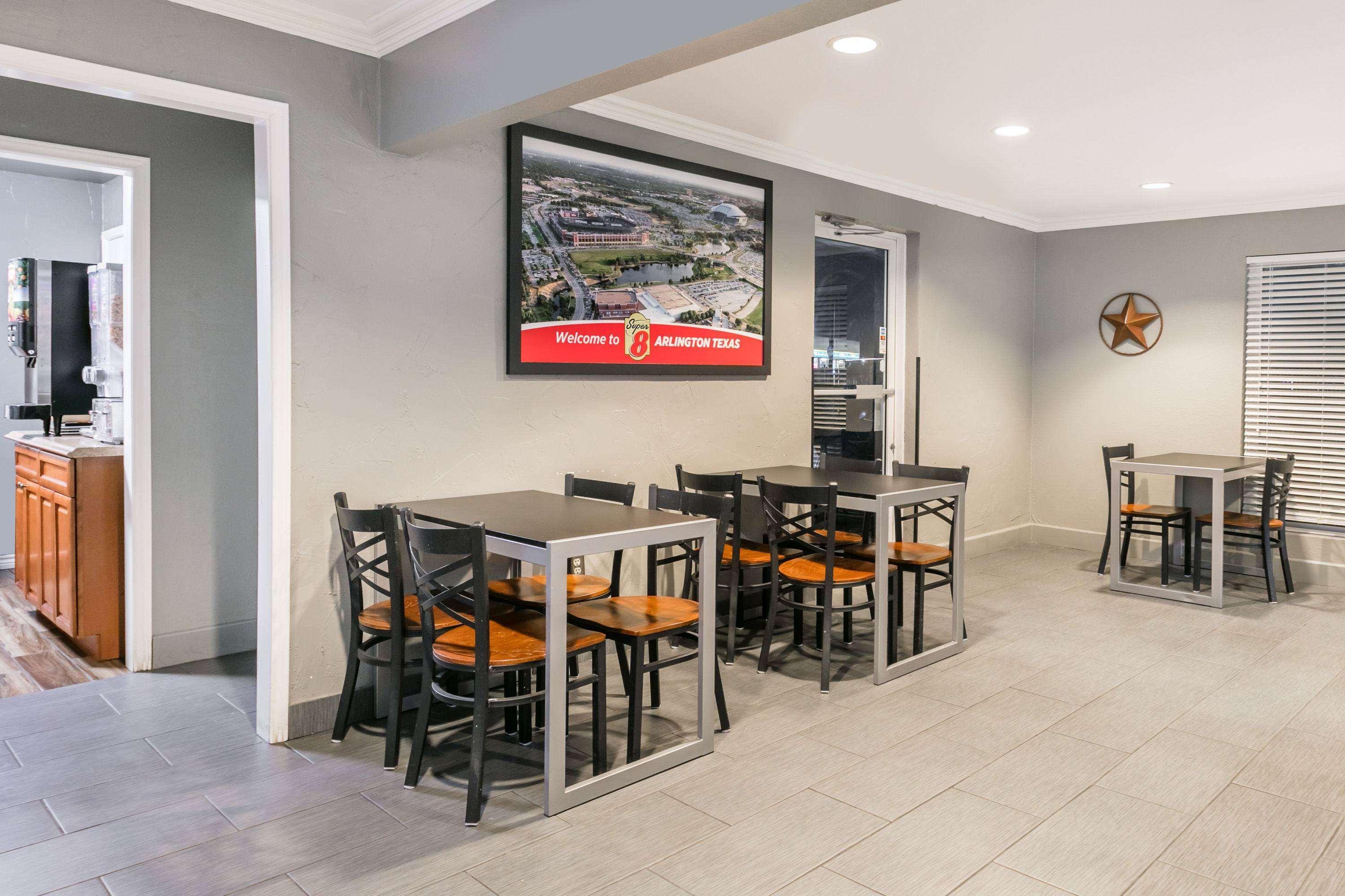 Super 8 By Wyndham Arlington Near At&T Stadium Екстер'єр фото