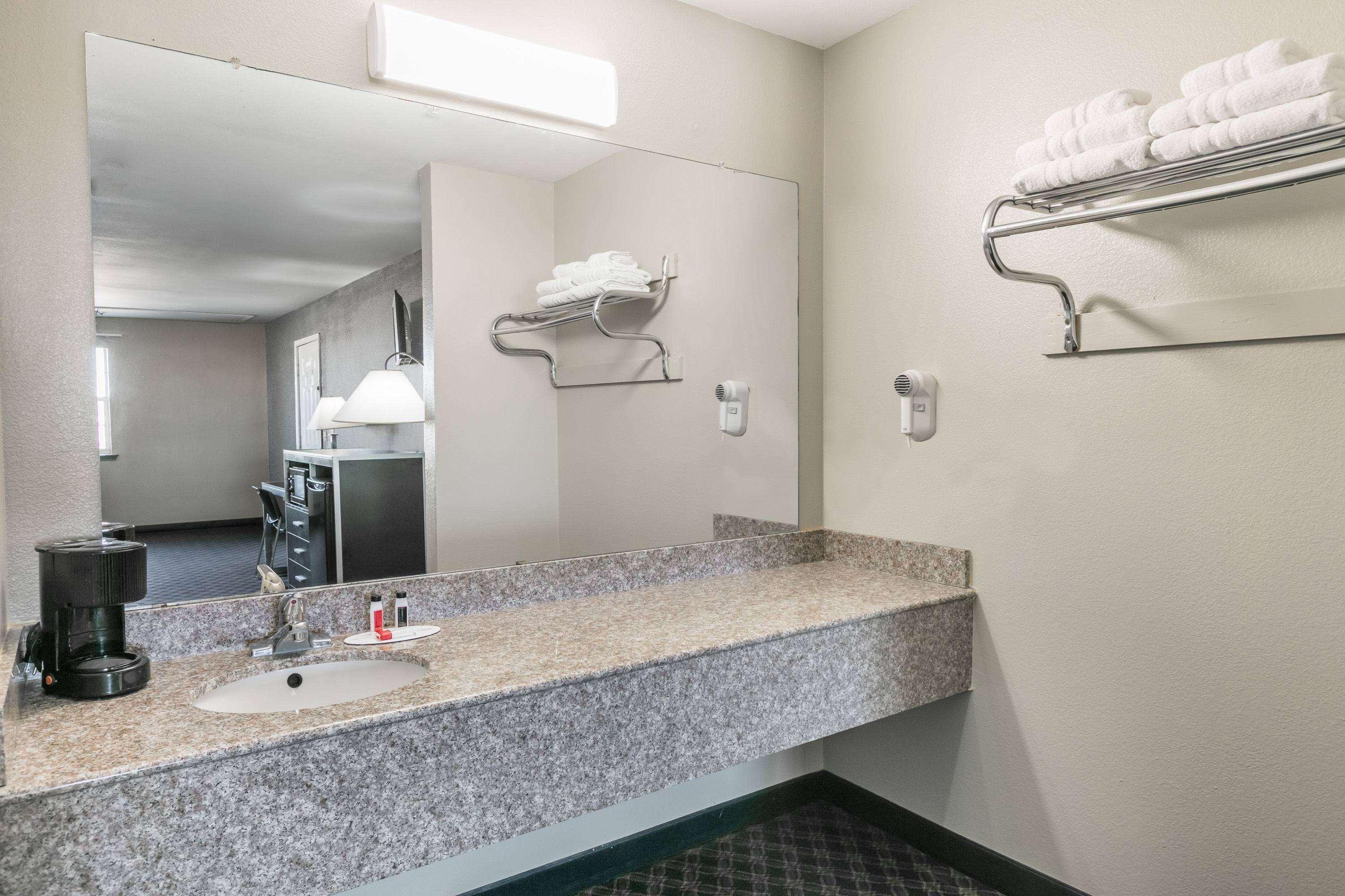 Super 8 By Wyndham Arlington Near At&T Stadium Екстер'єр фото