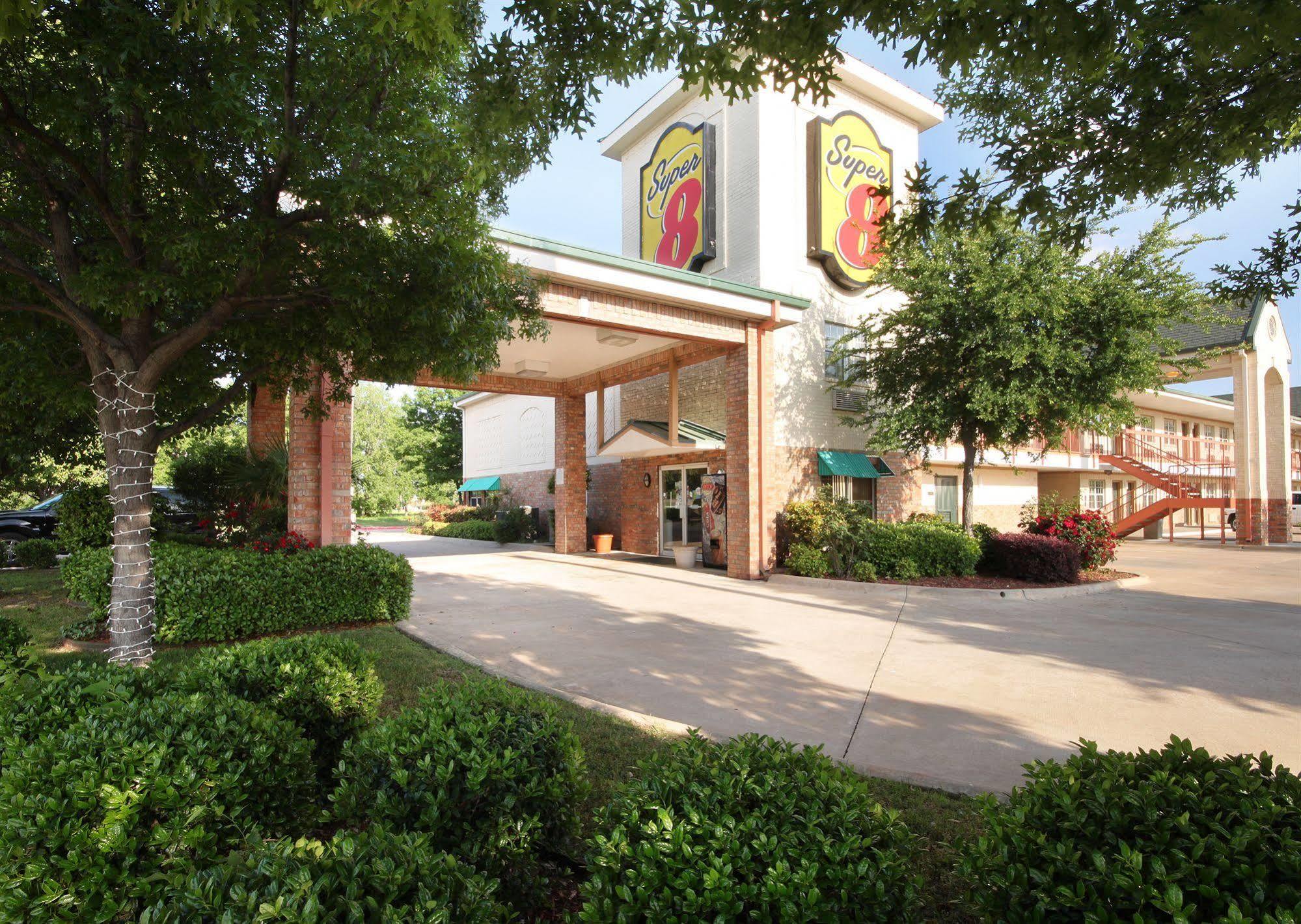 Super 8 By Wyndham Arlington Near At&T Stadium Екстер'єр фото