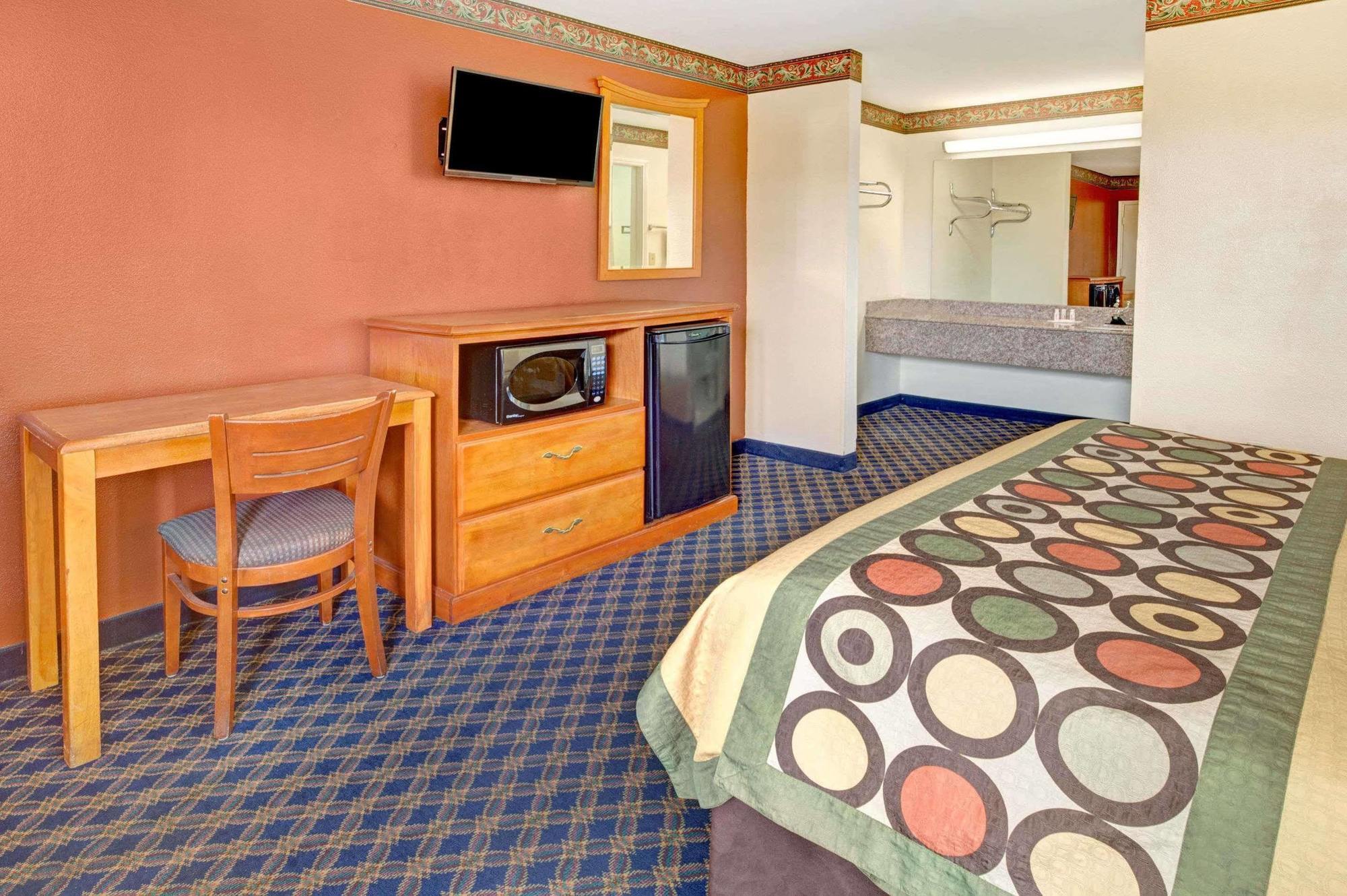 Super 8 By Wyndham Arlington Near At&T Stadium Екстер'єр фото