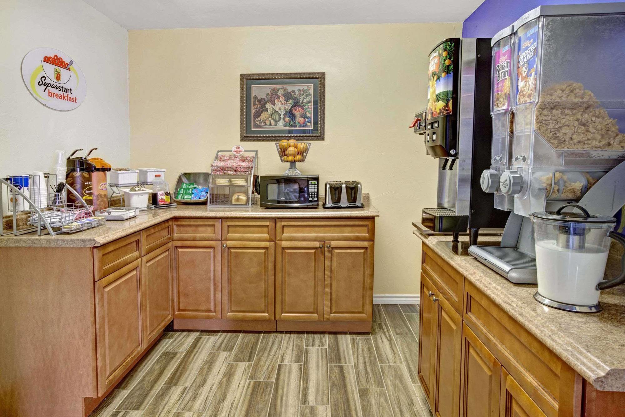 Super 8 By Wyndham Arlington Near At&T Stadium Екстер'єр фото